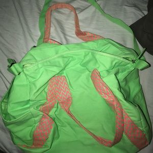 Medium sized duffle